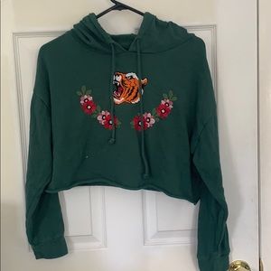 Green cropped hoodie